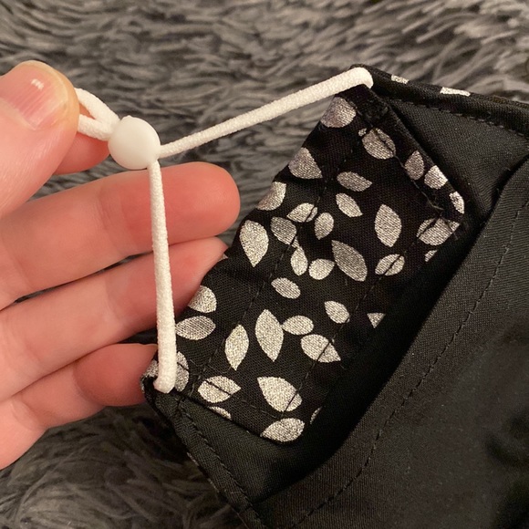 Face mask -large - Picture 4 of 5